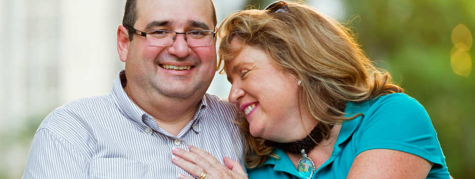 glücklich lachendes Paar